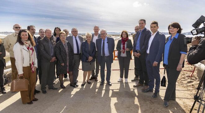 Les participants à la conférence sur la défense du tombolo de Giens.